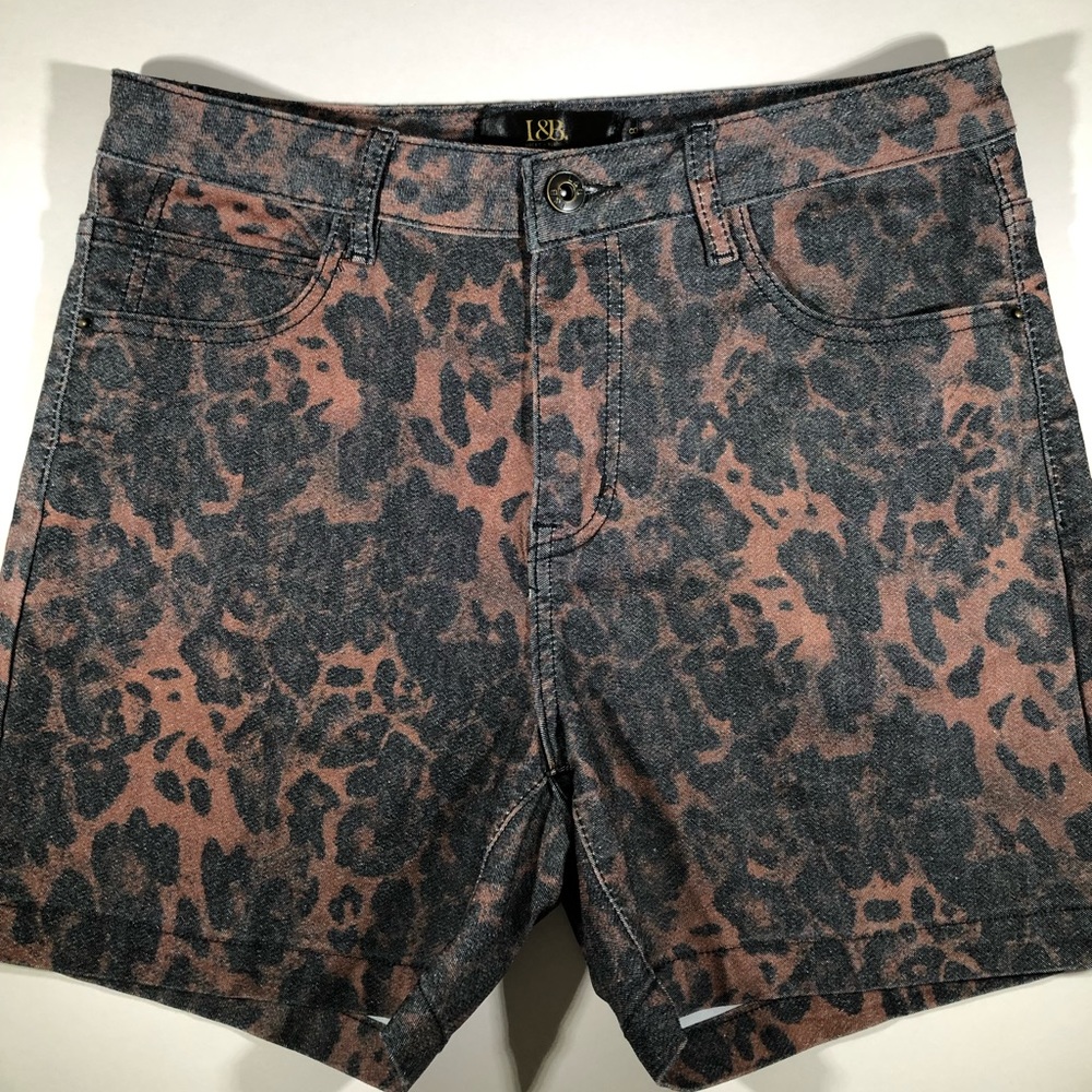 L&B Lucky and Blessed Leopard Print Five Pocket Jean Shorts Size 8
